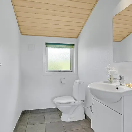 Dom wakacyjny 4 Bedroom Beautiful In Blåvand