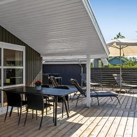 4 Bedroom Beautiful In Blåvand