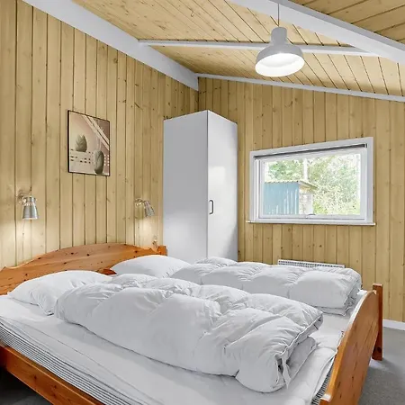 4 Bedroom Beautiful In Dom wakacyjny