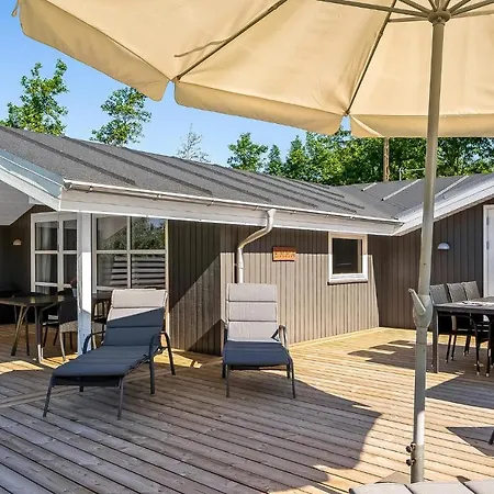 4 Bedroom Beautiful In Blåvand