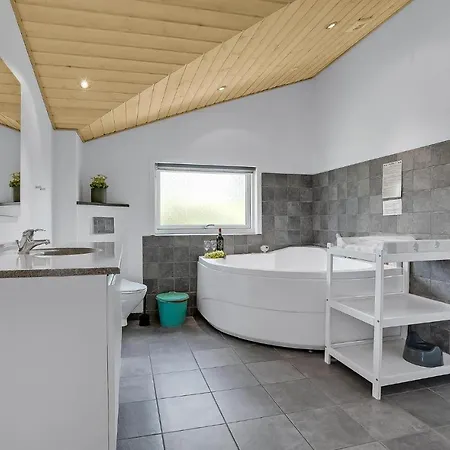 4 Bedroom Beautiful In