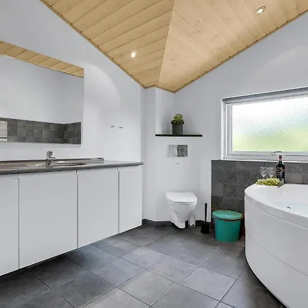 4 Bedroom Beautiful In