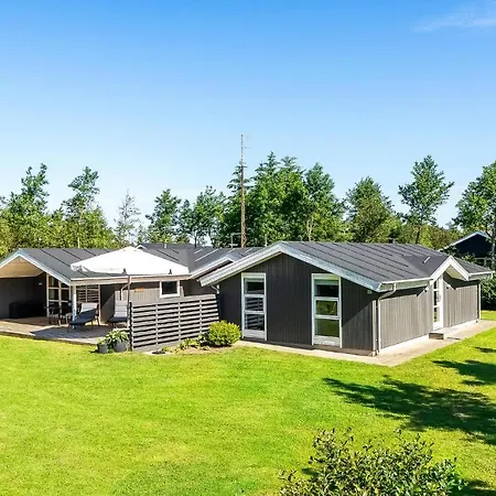 Dom wakacyjny 4 Bedroom Beautiful In Blåvand