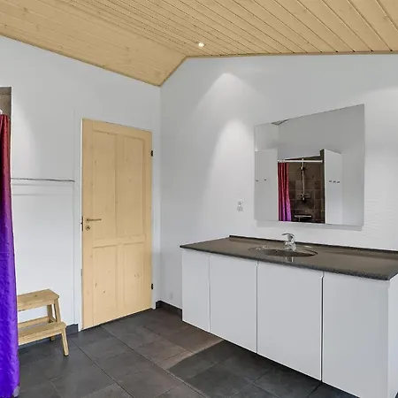 4 Bedroom Beautiful In Dom wakacyjny Blåvand