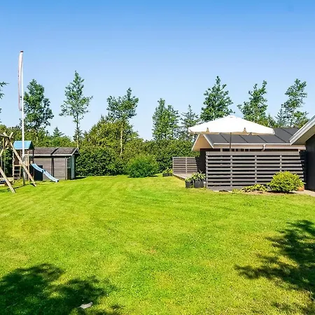Dom wakacyjny 4 Bedroom Beautiful In